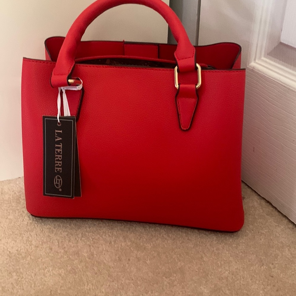 La Terre Red Cross body